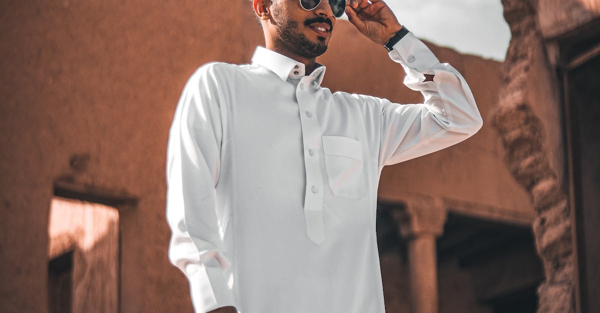 الفنون التشكيلية كوسيلة للتعبير عن الهوية الوطنية